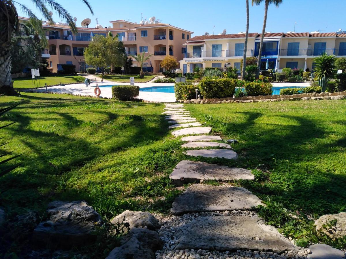 Paradise Gardens II Anastasia Apartment Paphos Bagian luar foto